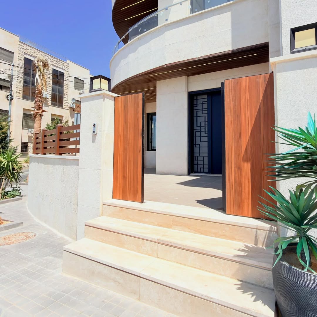 Ground floor apartment — 450 sqm