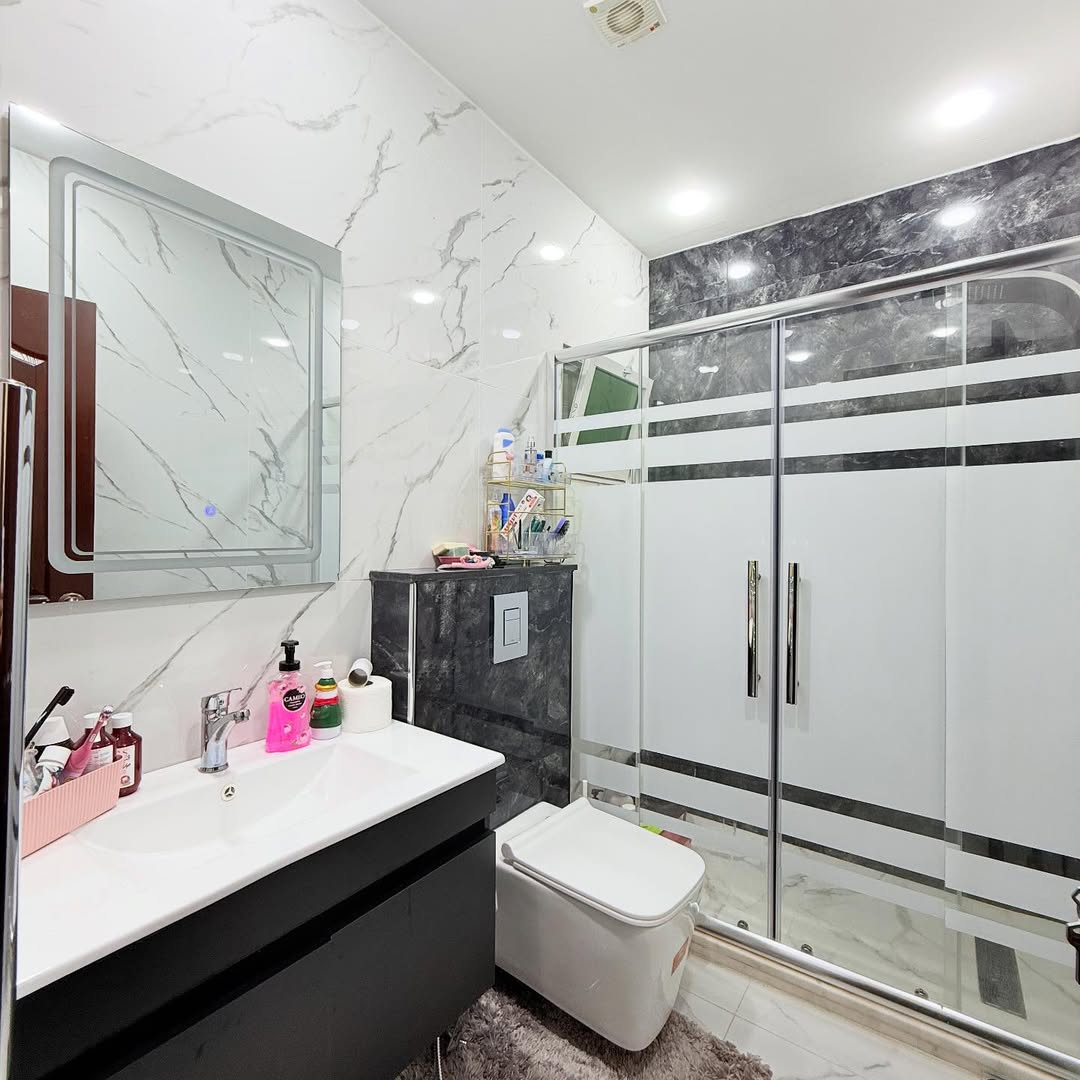 A third-floor apartment with an area of 145 sqm.