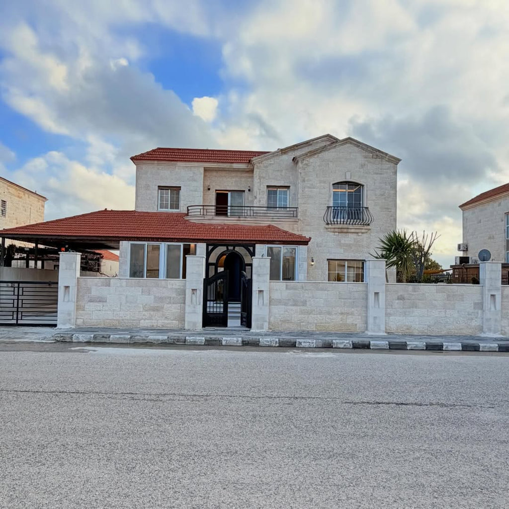 Villa in a compound,   622 sqm.