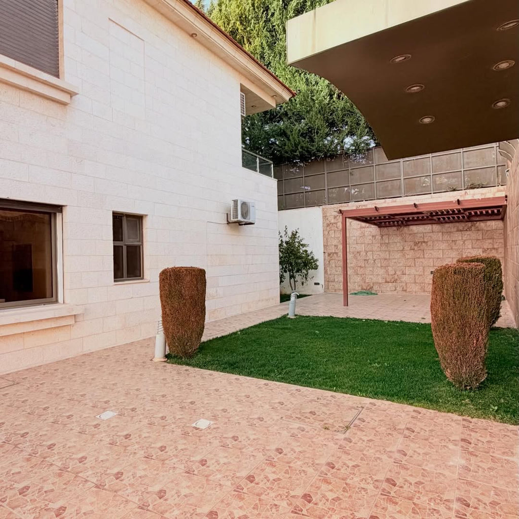 Villa in Dabouq with a land area of 760 sqm.