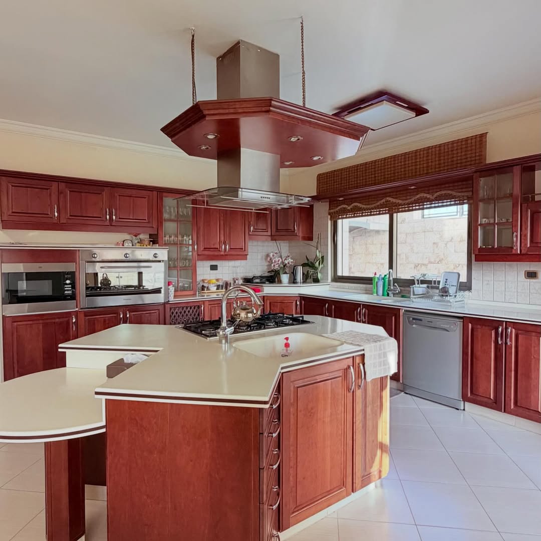 Villa in Dabouq with a land area of 760 sqm.