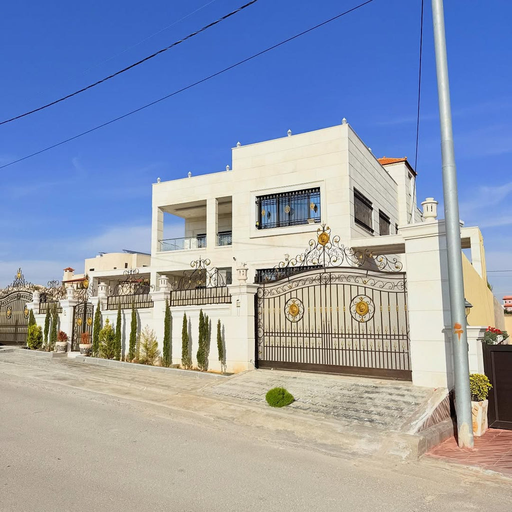 Villa with a land area of 761 sqm.