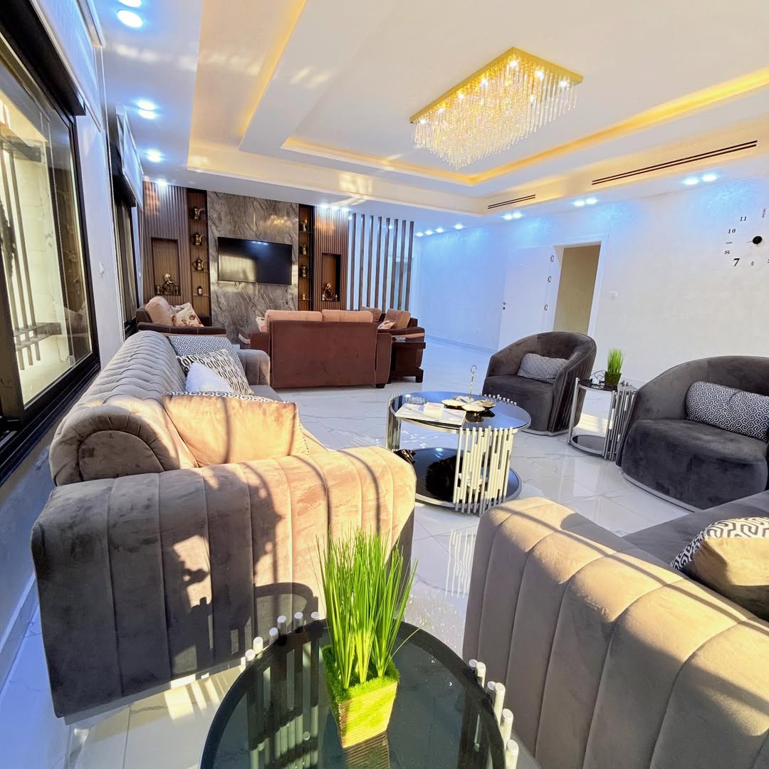 Villa with a land area of 761 sqm.