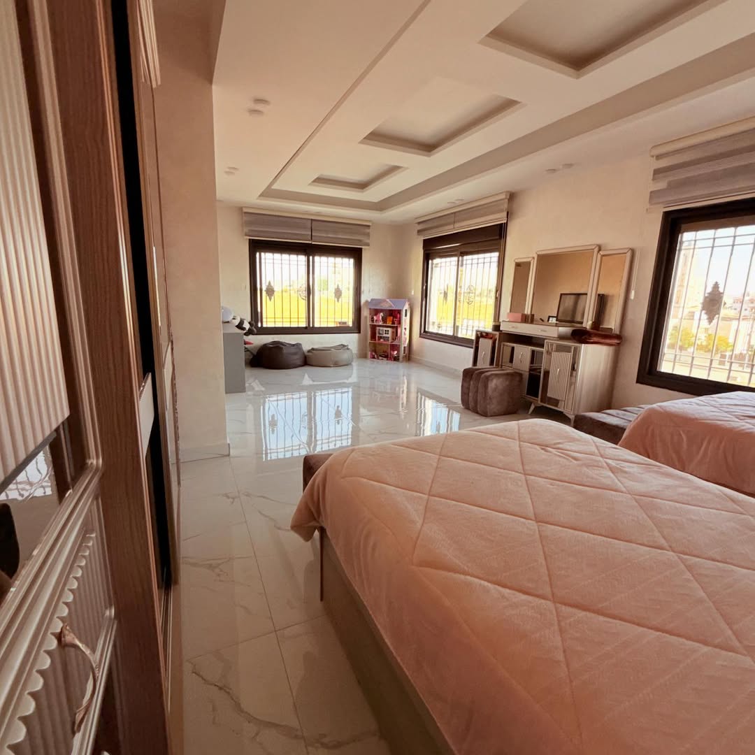 Villa with a land area of 761 sqm.