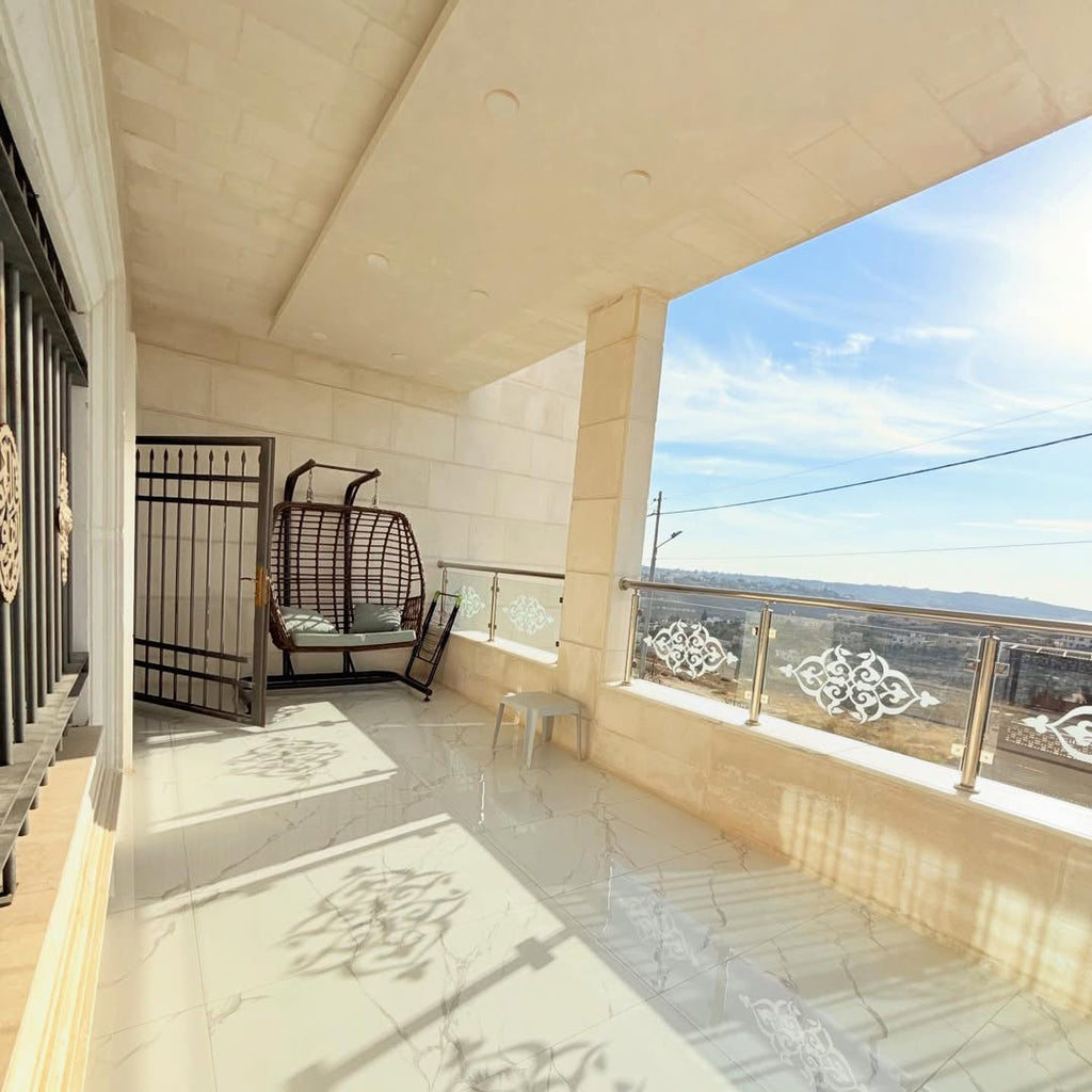 Villa with a land area of 761 sqm.