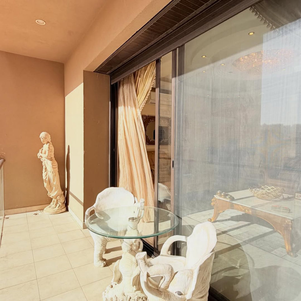 Ground-floor duplex apartment with an area of 800 sqm.
