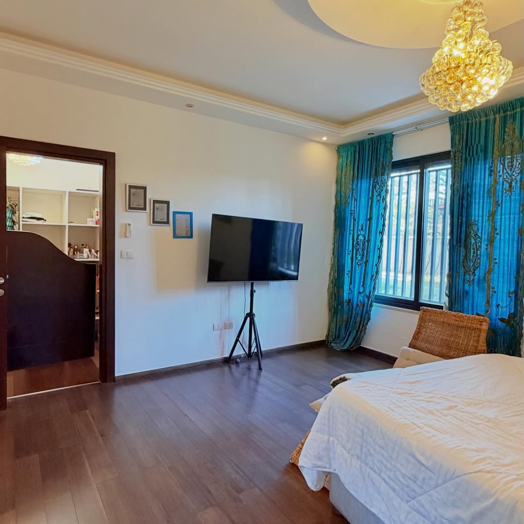 Ground-floor duplex apartment with an area of 800 sqm.