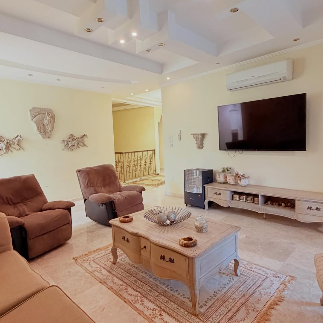 Ground-floor duplex apartment with an area of 800 sqm.